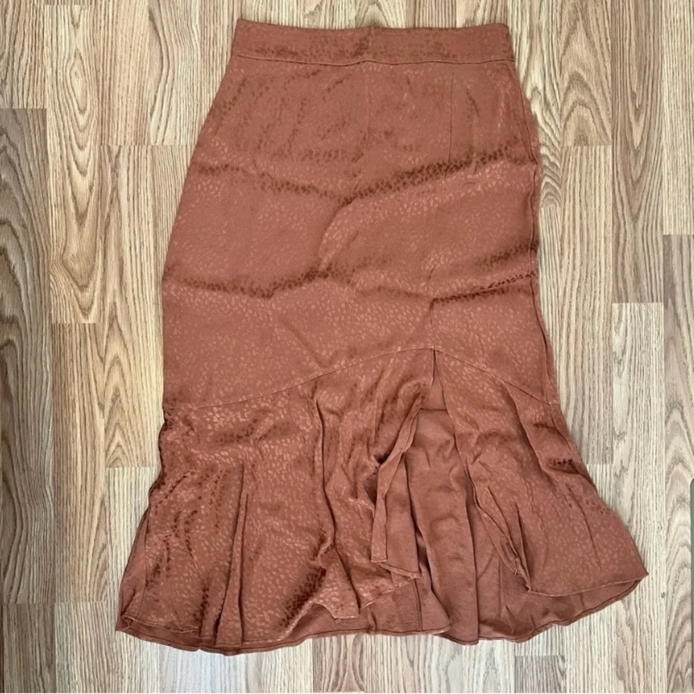 Madewell Flounce-Hem Midi Skirt in Cheetah Jacquard - Picture 5 of 6
